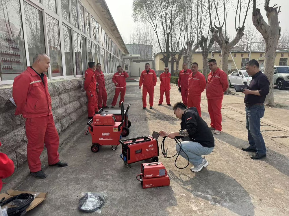 Safety, Efficiency and Low Carbon: Mobile Power Supplies and Cordless Welders Become Essential Equipment for Oil and Gas Construction